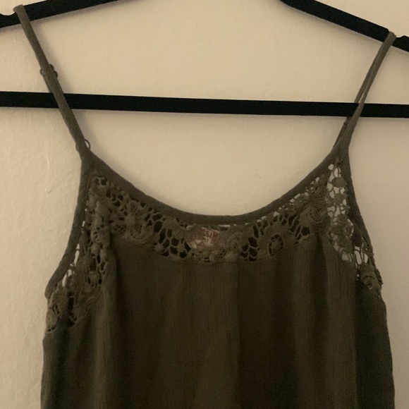 Mossimo tank with lace and crepe fabric - Picture 2 of 5